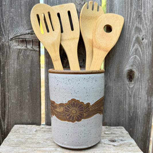 2026 UTENSIL HOLDER #4 - White Laramie Flower