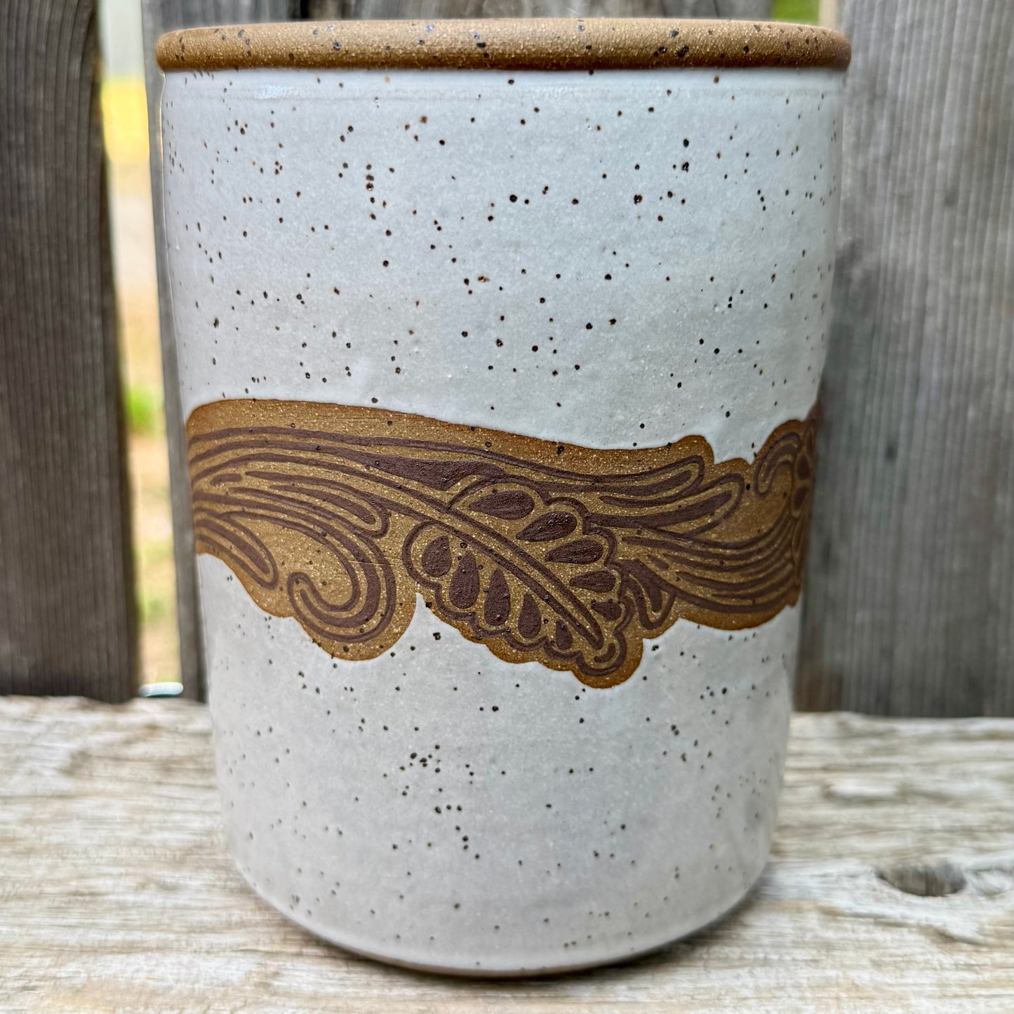 2026 UTENSIL HOLDER #4 - White Laramie Flower